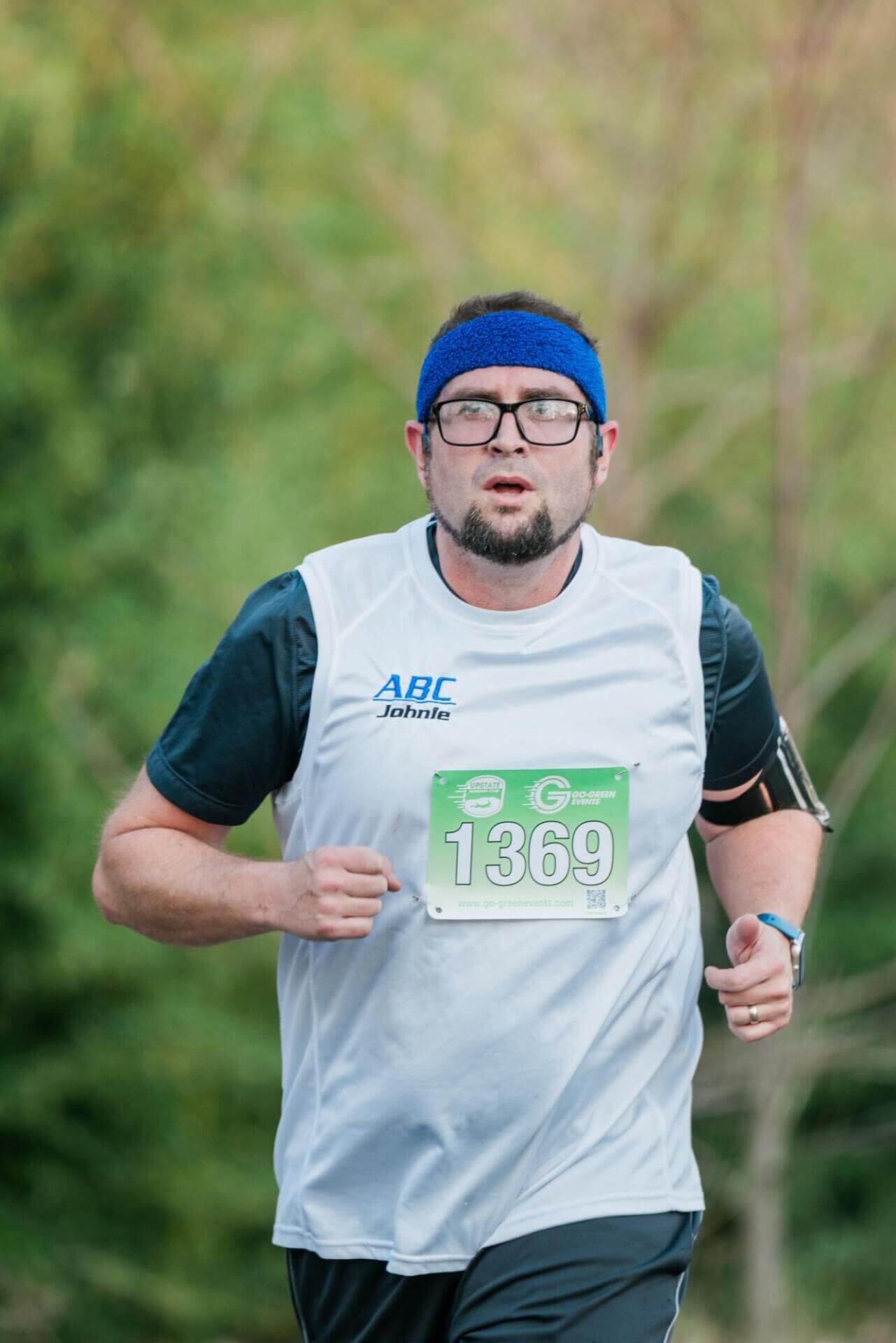 man running with the number 1369 on his chest